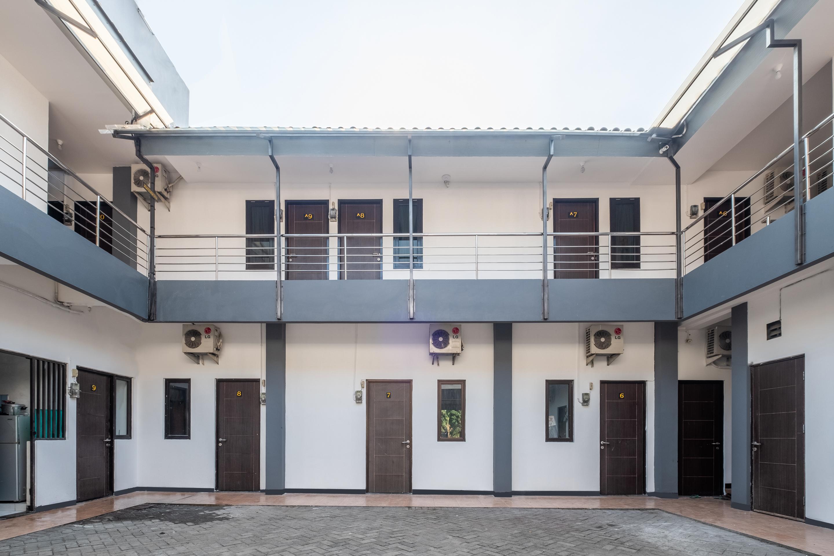 Oyo 1460 Anyelir Residence Cirebon Exterior foto